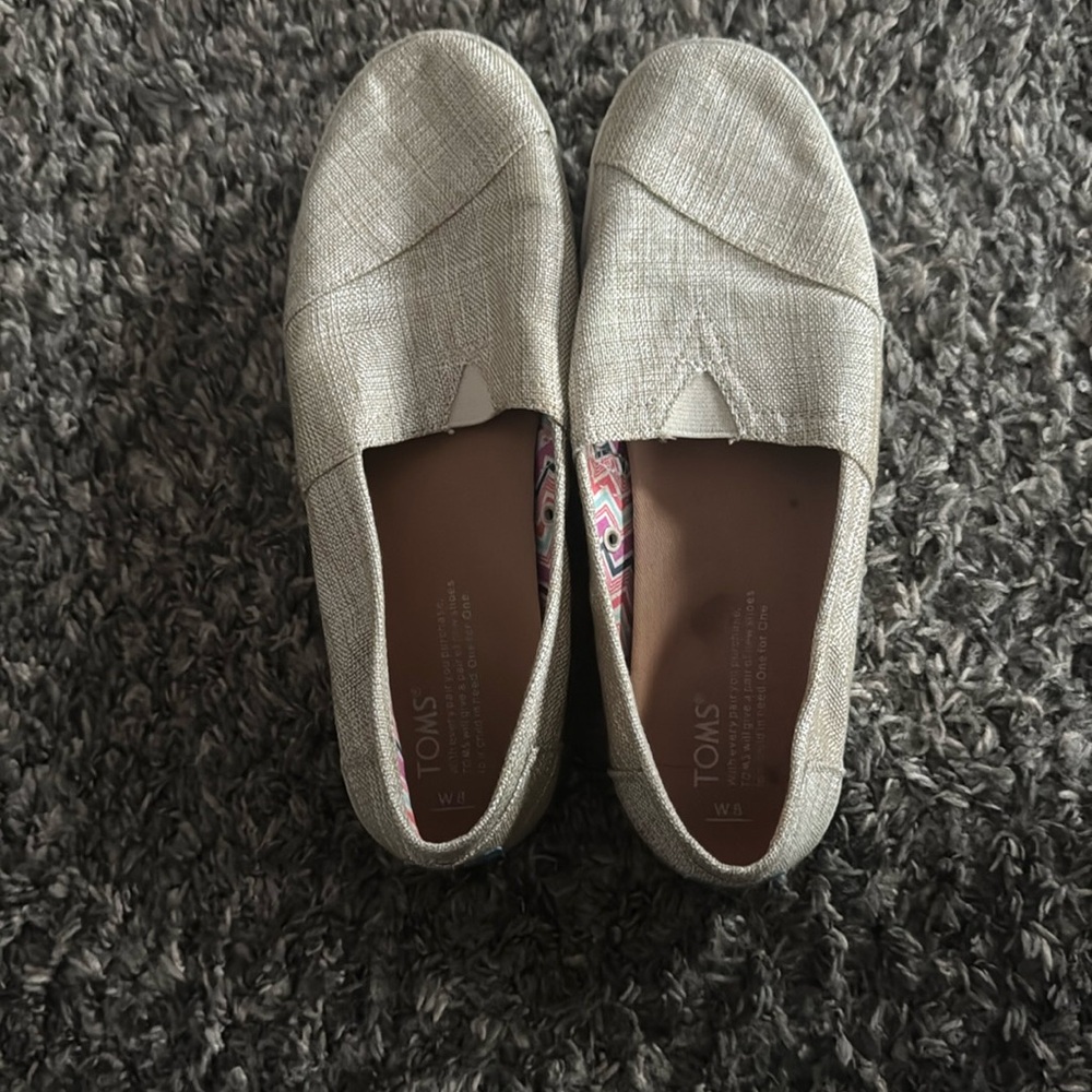 Tom’s size 8